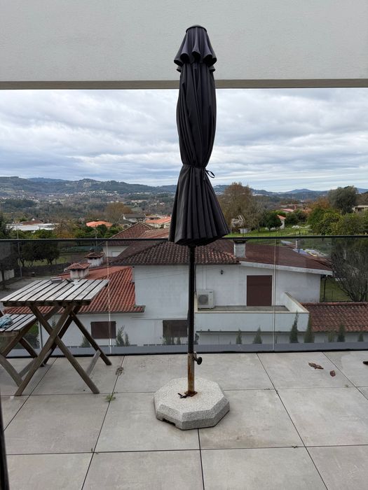 Chapéu de Sol para Jardim e base em pedra de 30kg