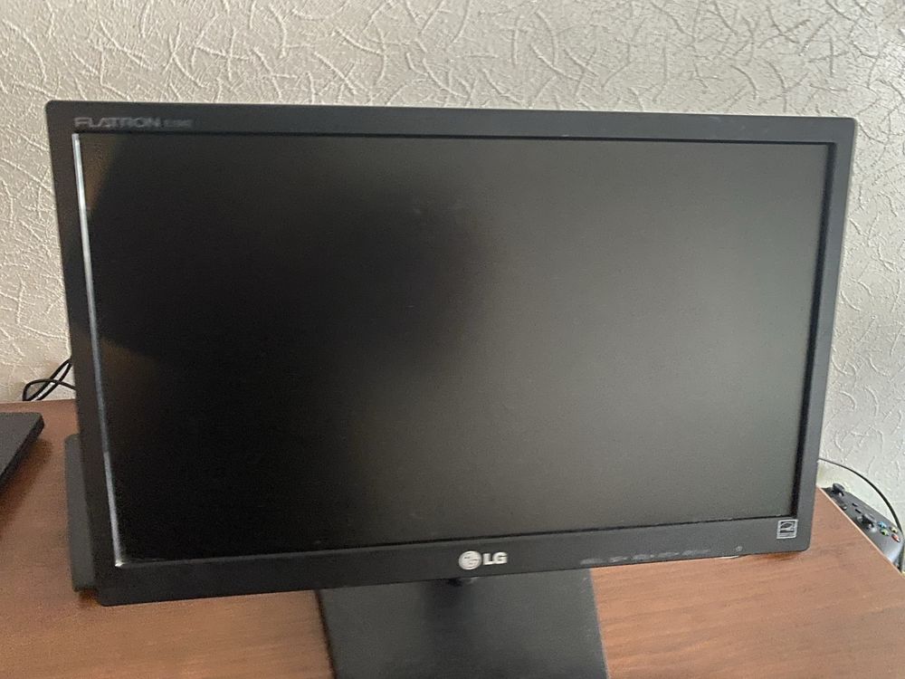 Монитор 19 LG 19EN33S-B