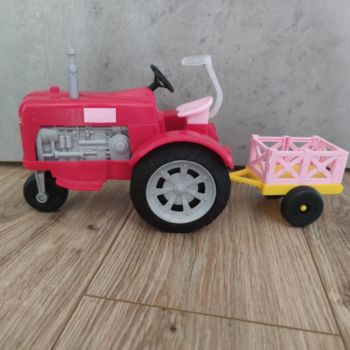 Traktor lalki Barbie