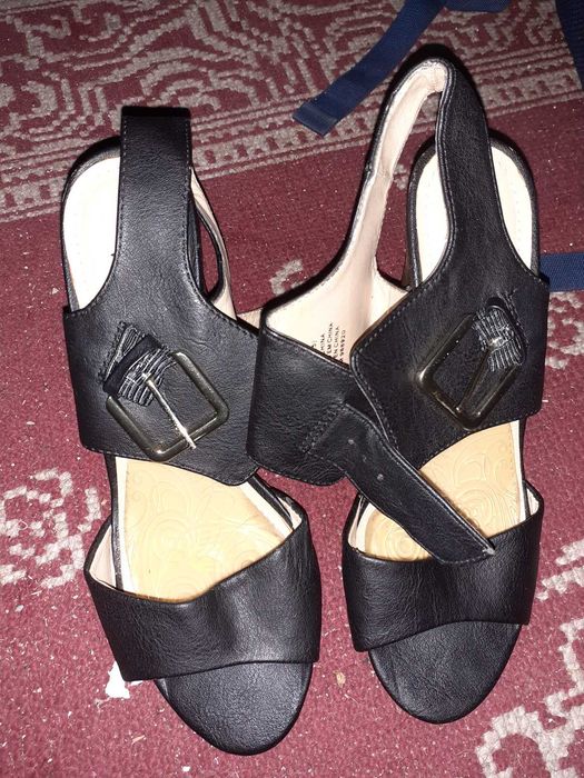 Sprzedam lub zamienię buty damskie na koturnie/obcasie czarne zamszowe