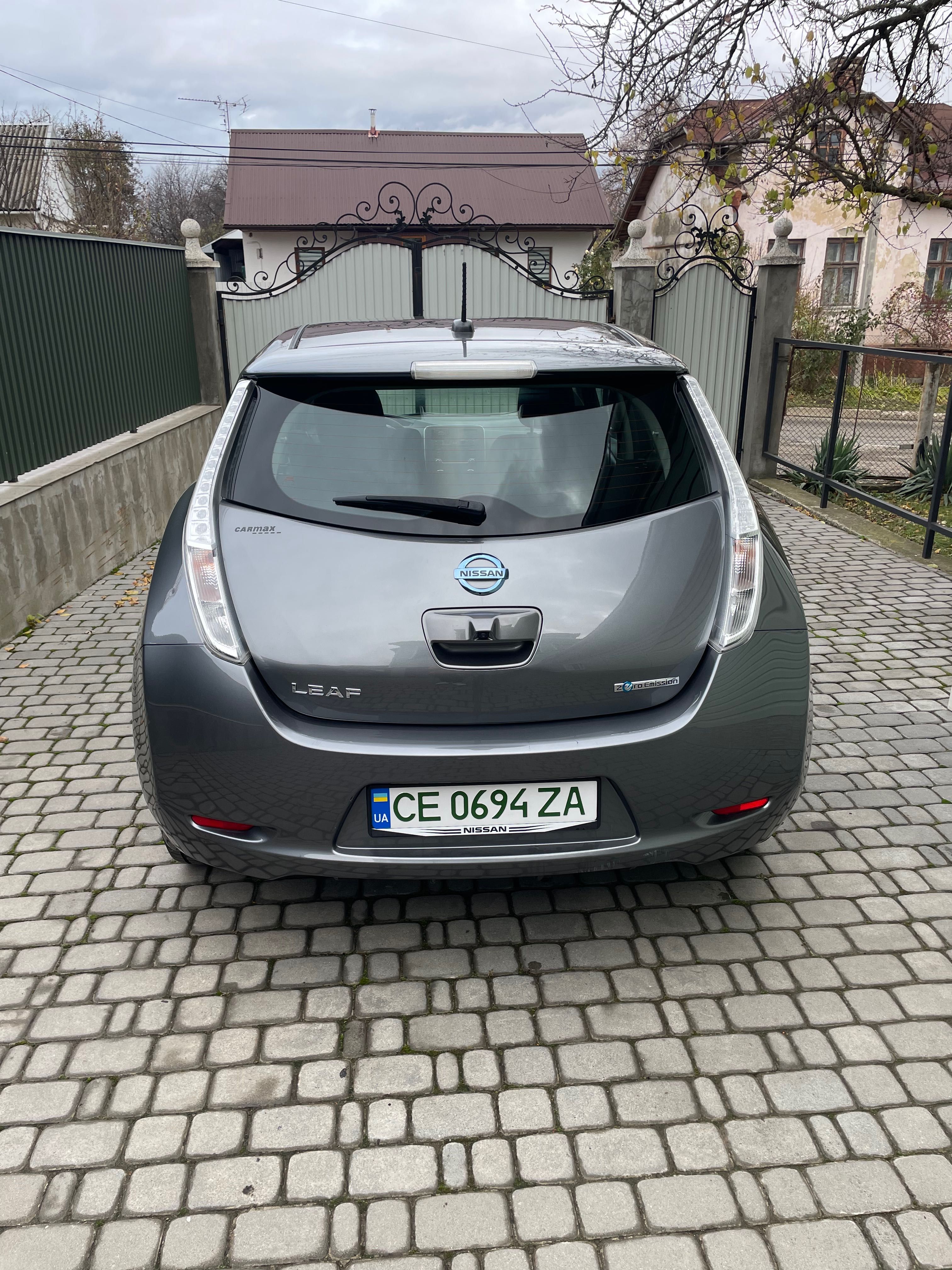 Nissan Leaf продаж