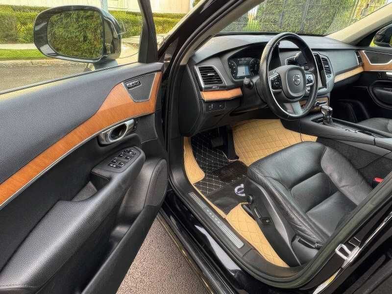 2022 Volvo XC90 T5 Momentum