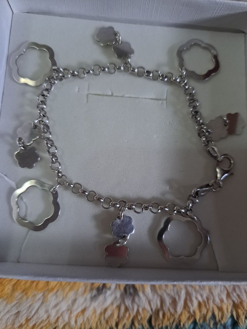 Pulseira em prata com pendentes