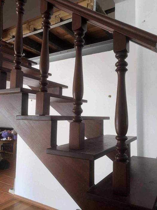 Balaústres pilares colunas madeira maciça