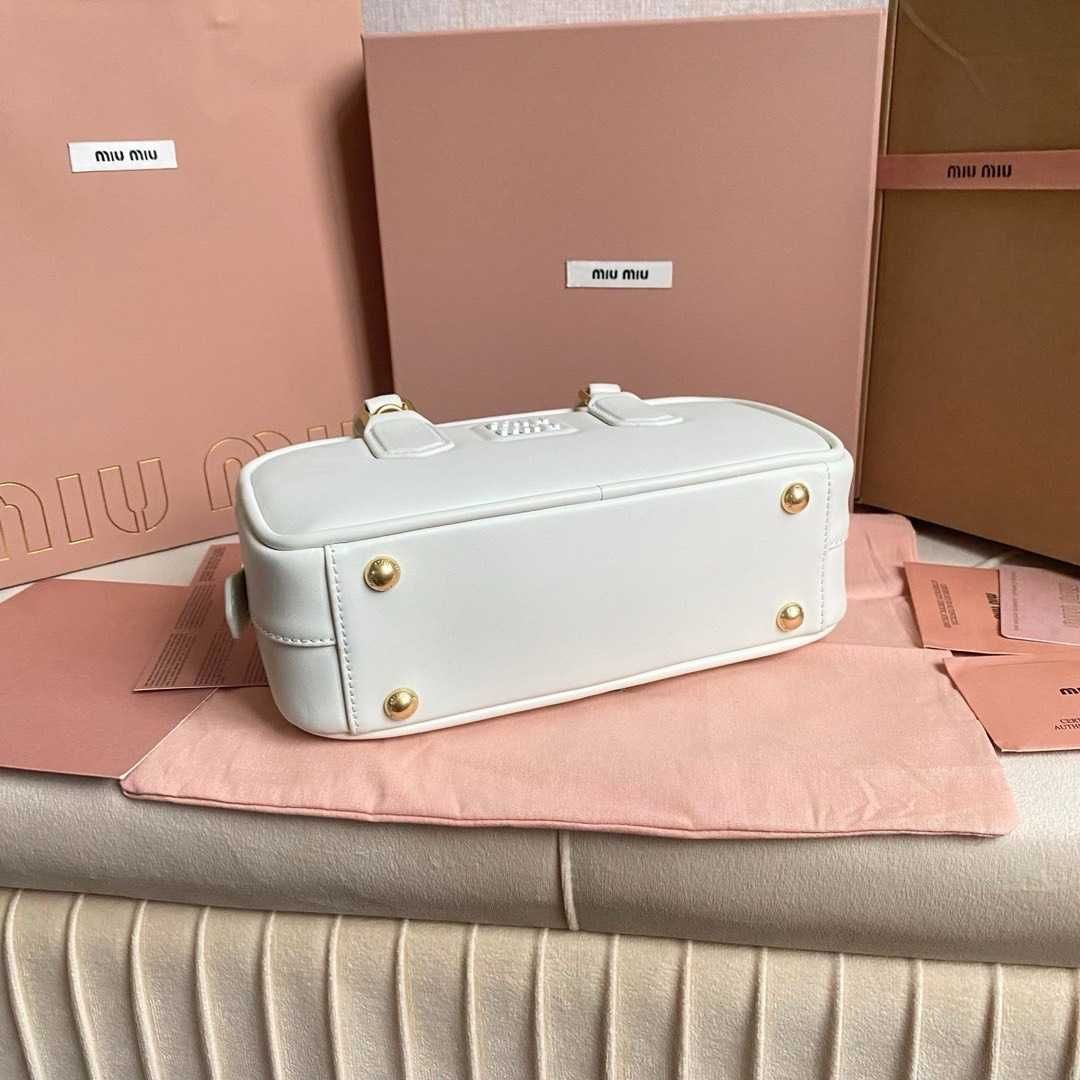 MiuMiu Biała Torebka 2025 - Luksusowy i Elegantny Design