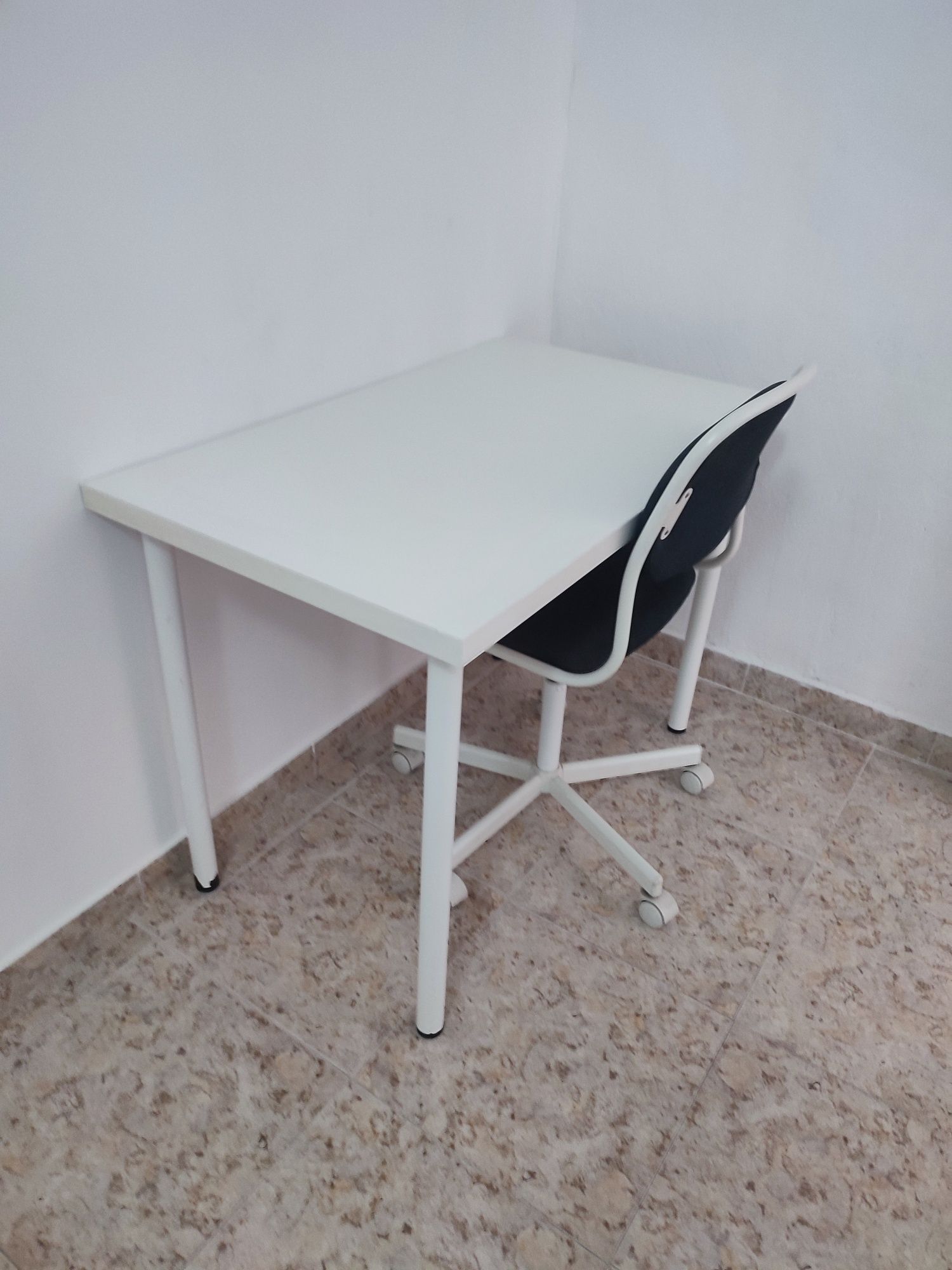 Mesa secretária com 1 metro comprimento+ cadeira