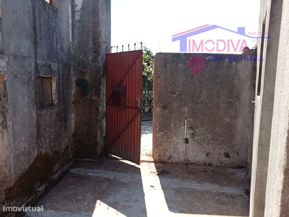 Casa Independente T3 para recuperar