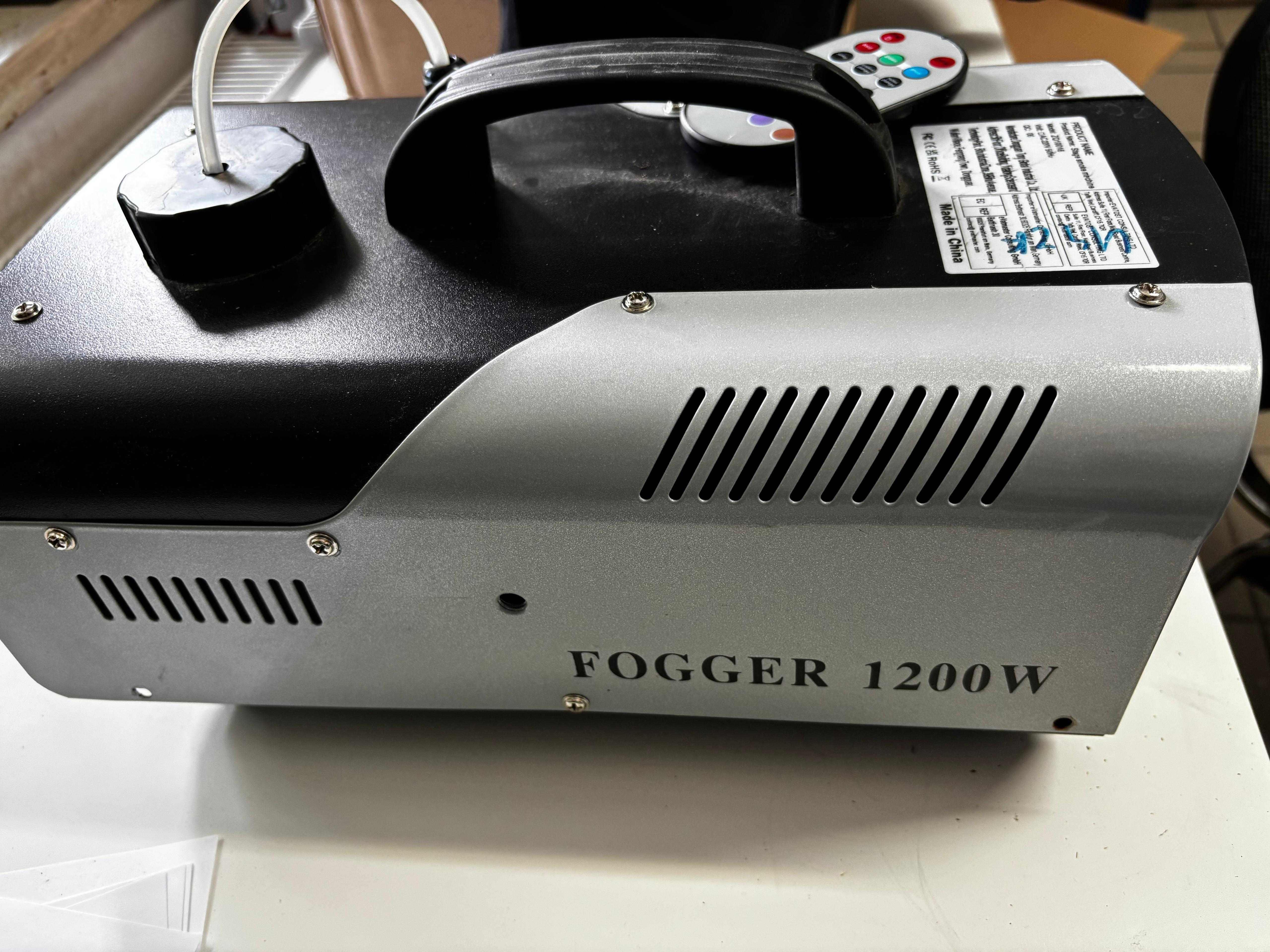 Wytwornica dymu ze światłami LED UKing 1200 W