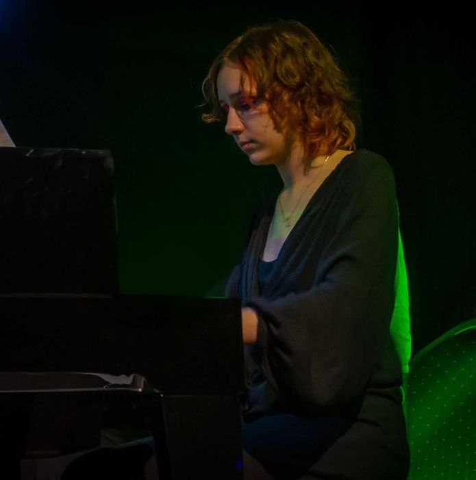 Lekcje gry na pianinie – od podstaw, z pasją!