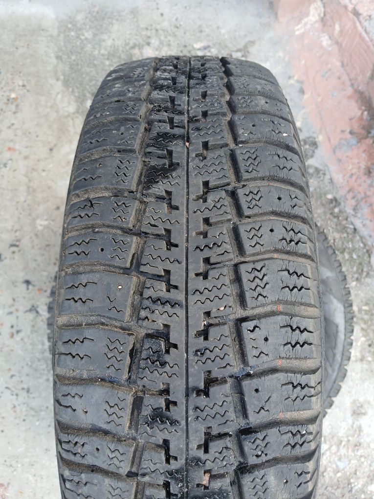 Резина пара 175 70 13 Pirelli в состоянии новых цена за штуку