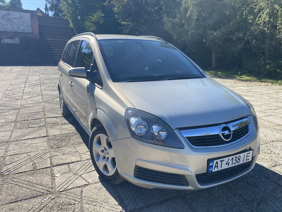 Opel Zafira 2005 рік 1.6 бензин