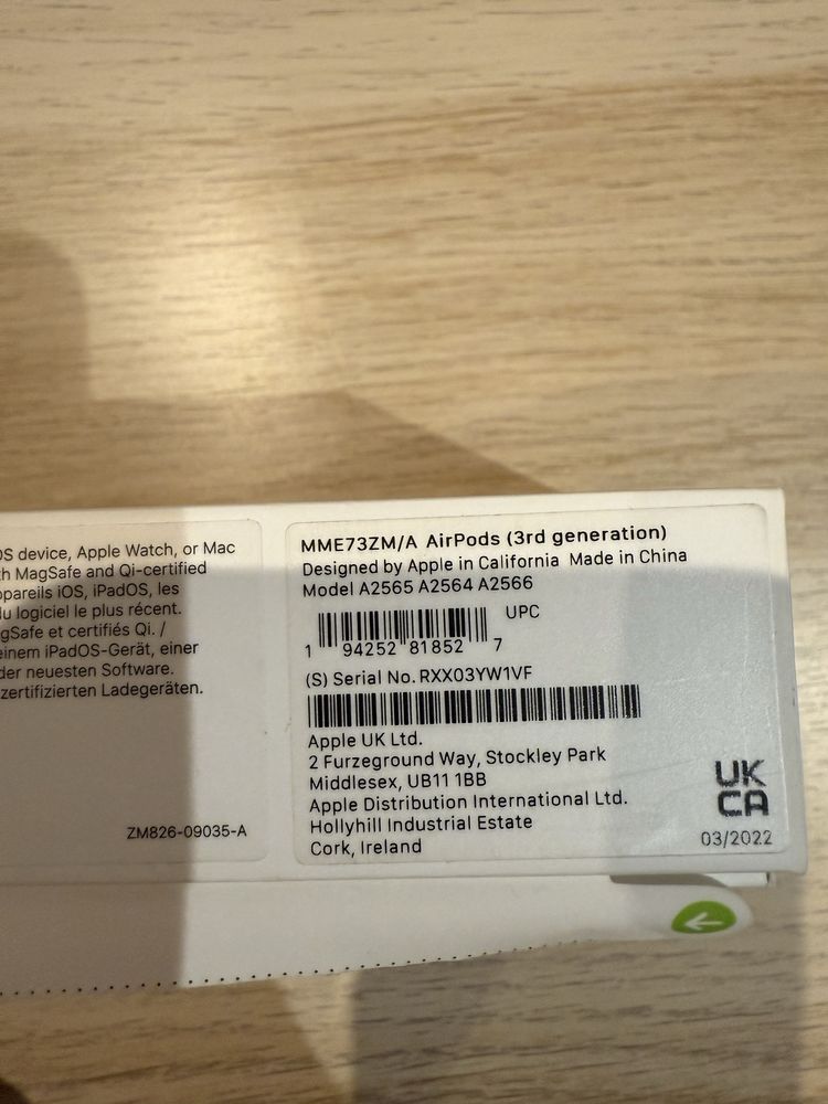 Słuchawki douszne APPLE AirPods III Biały (Etui z Lightning)