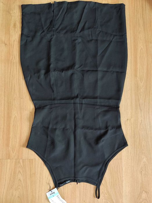 Czarna krótka sukienka na ramiączkach Sinsay