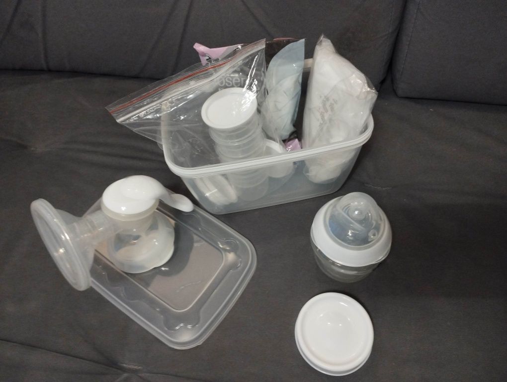 Laktator ręczny tommee tippee z akcesorjami