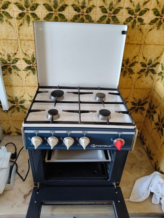 Fogão antigo da marca Portugal