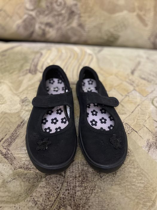 Черные туфли , мокасины для школы для девочки Clarks