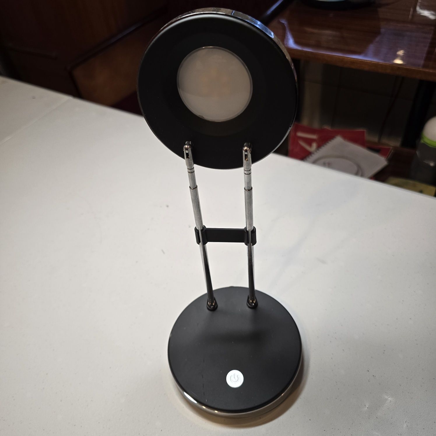 Lampka led biurkowa .