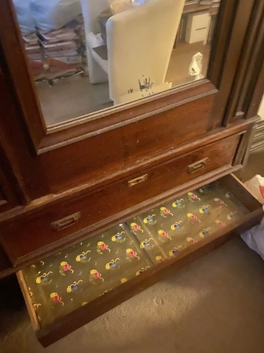 Excelente Oportunidade!!Guarda Fatos do Século XIX, EM ÓTIMO ESTADO!!!