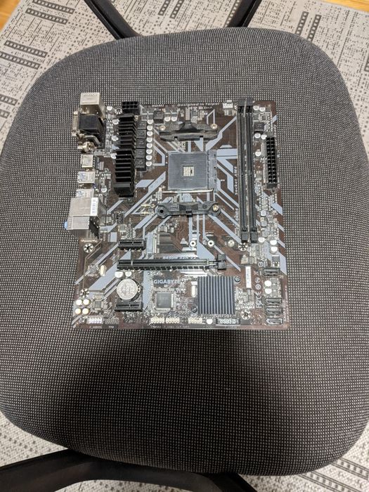 Материнська плата B450M S2H V2