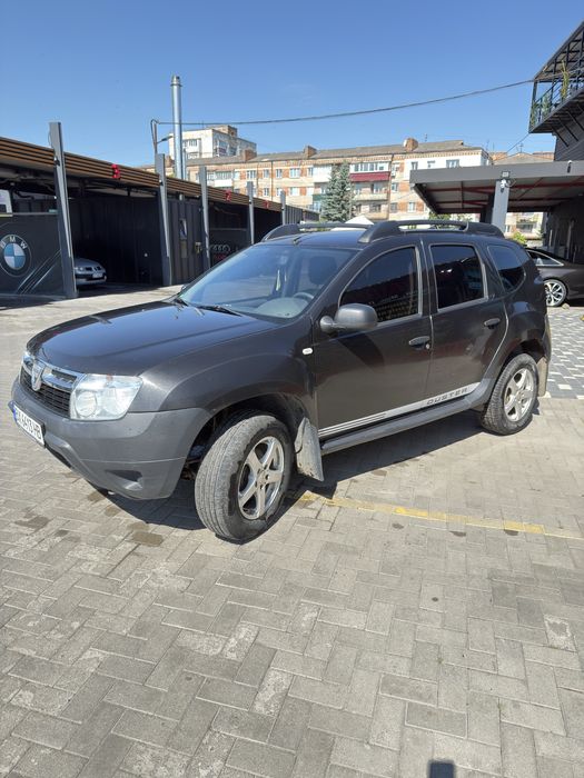 Dacia Duster 2010 рік