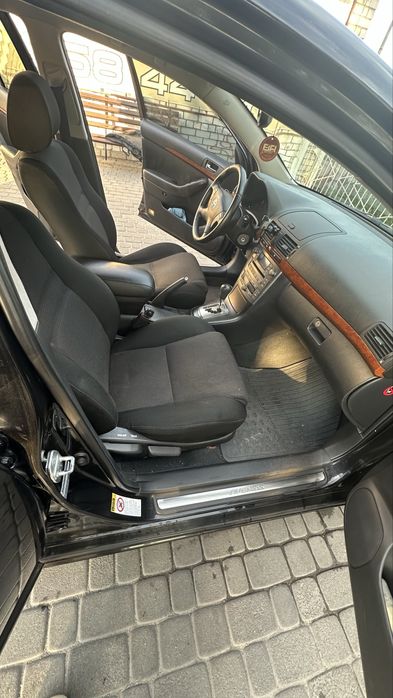 Продам машину TOYOTA AVENSIS