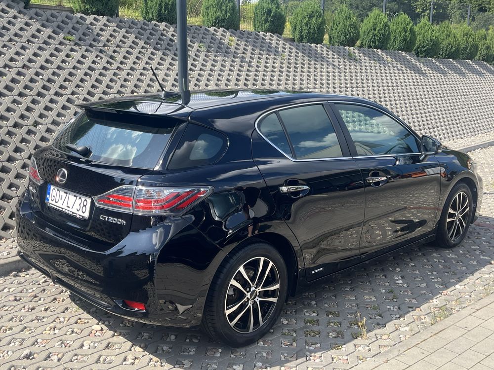 Lexus Ct200h 2011