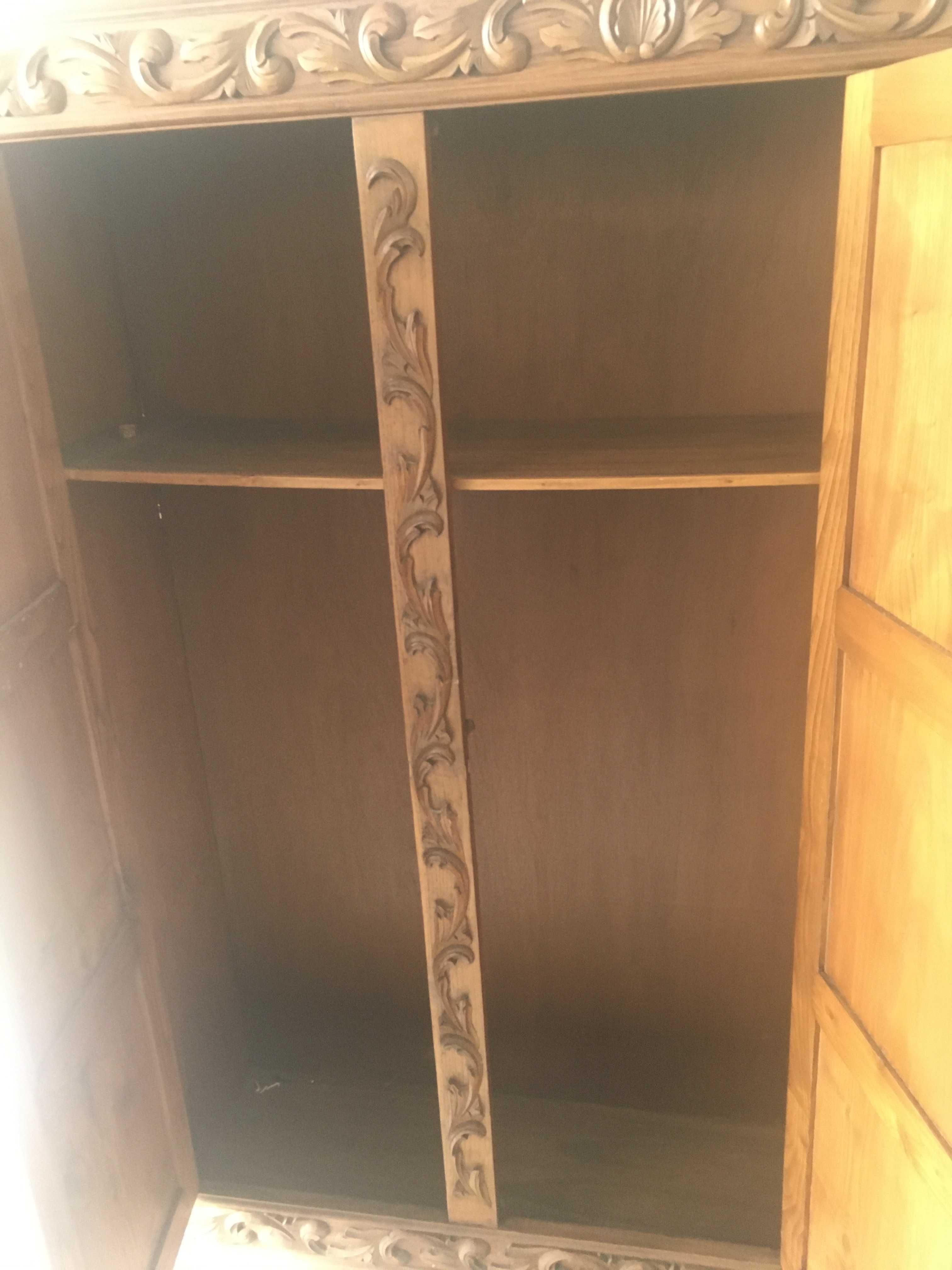Armário / bengaleiro em talha com 3 portas em otimo estado
