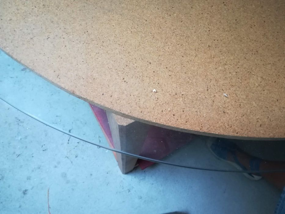 Mesa redonda com camilha