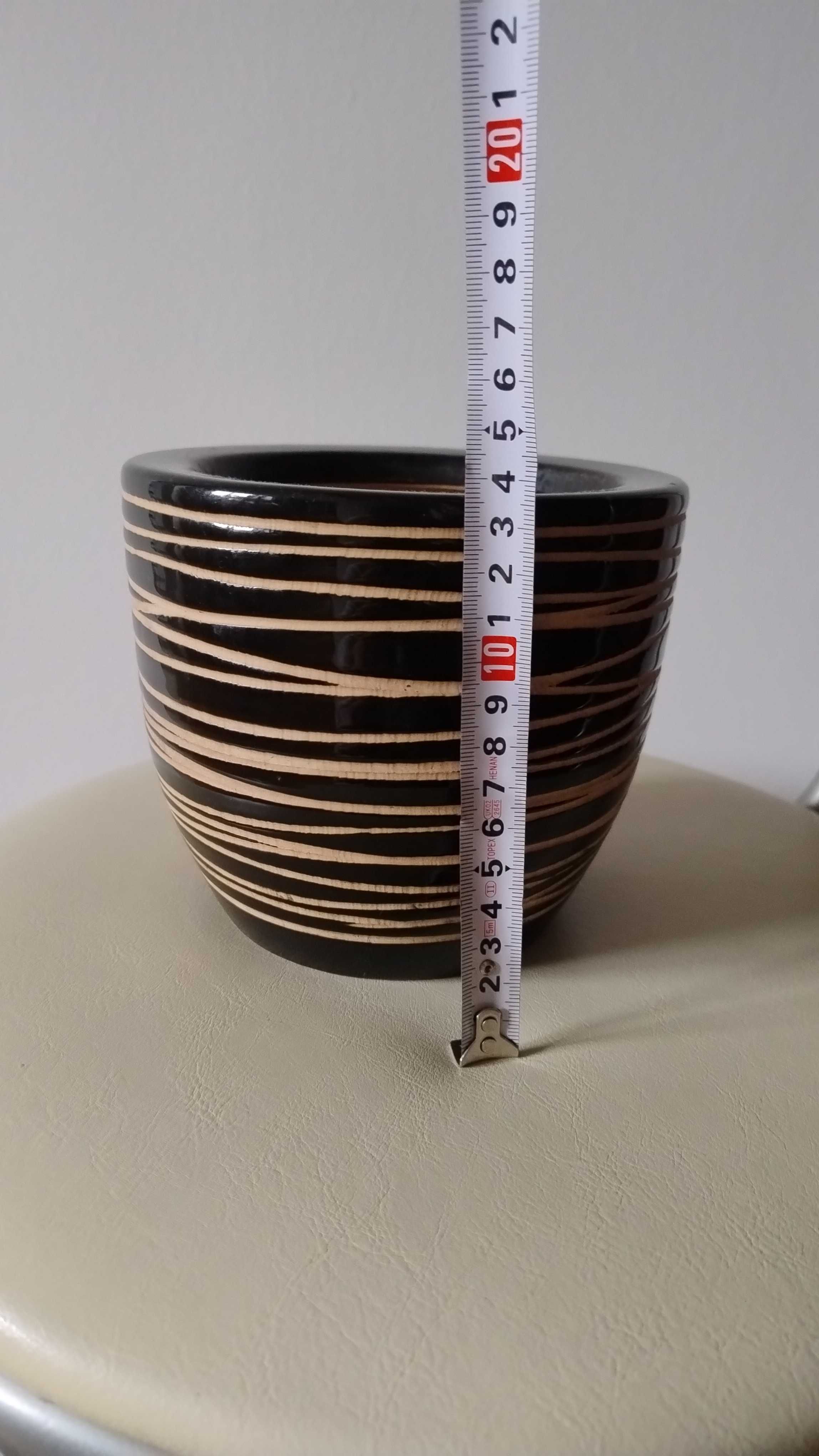 2 ceramiczne doniczki/osłonki w czarnym kolorze w paski