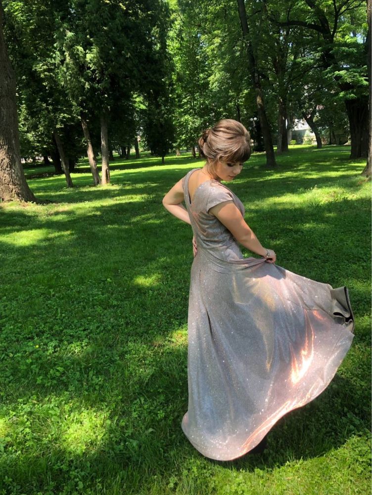 Вечірня сукня максі.