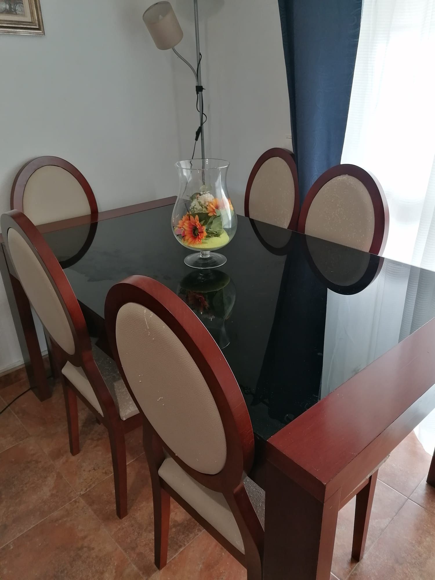 Conjunto de mesa com 6 cadeiras