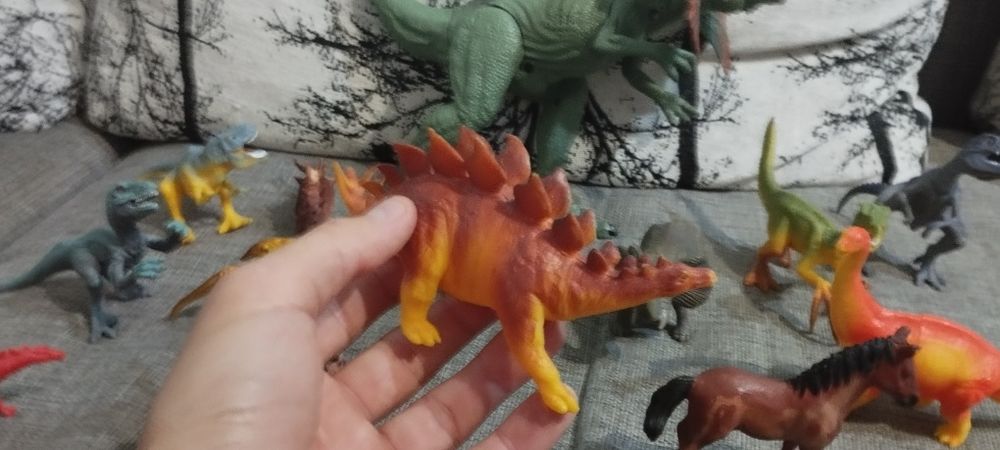 Іграшковий набір динозаврів