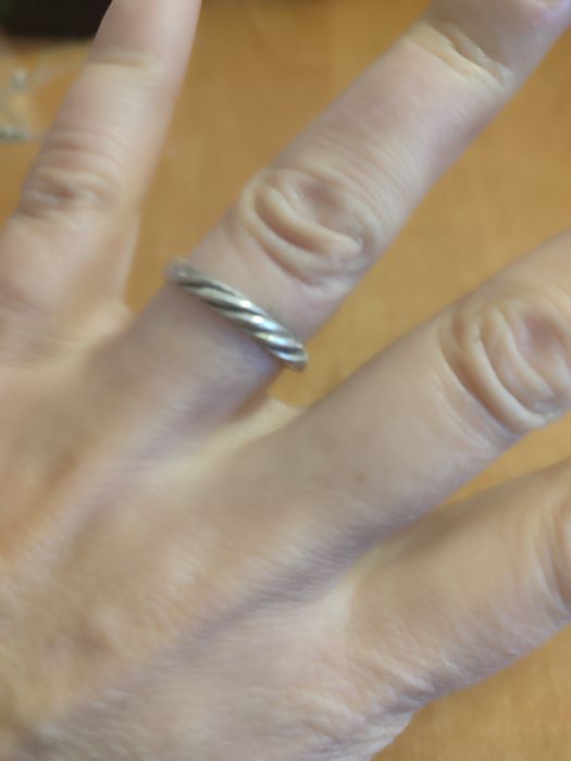 Продам срібні каблучки.