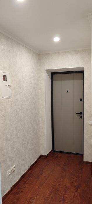 Поклейка обоев, укладка ламината.