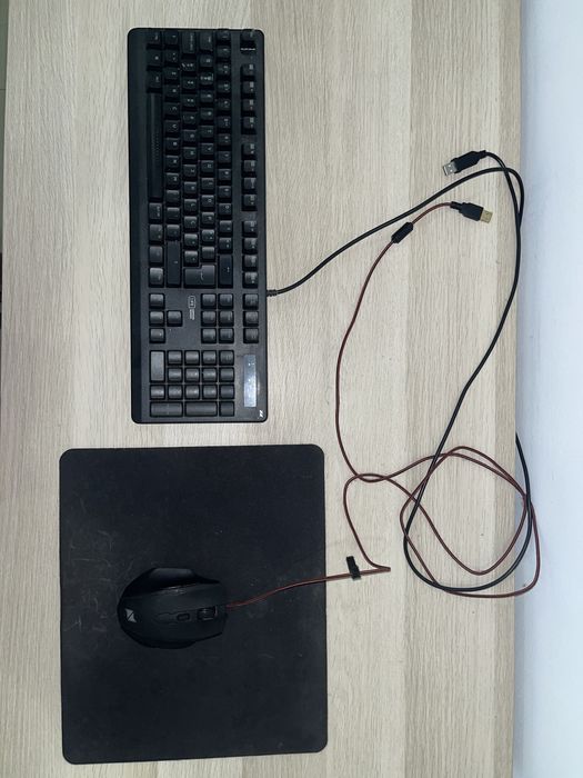 Pc gaming, monitor teclado rato e tapede de rato