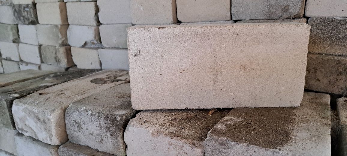 Cegła biała pełna 1 zł sztuka
