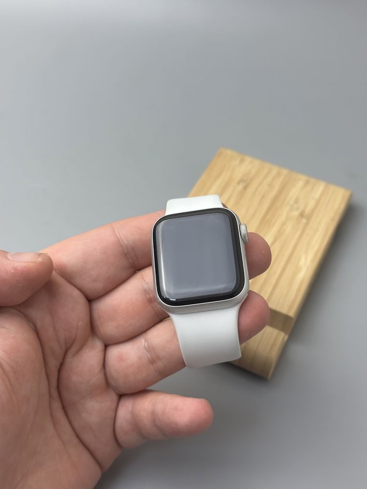 Apple Watch SE 2 gen Silver 40 mm LTE / акб 100% / все працює