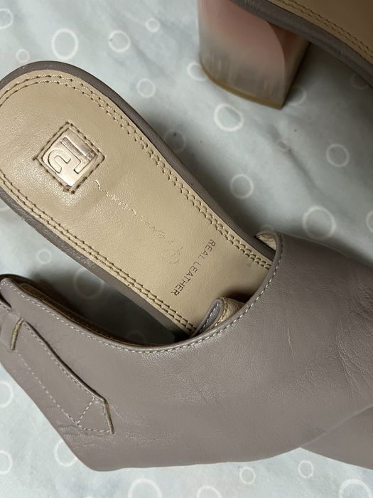 БЕЗКОШТОВНО Босоніжки на каблуку