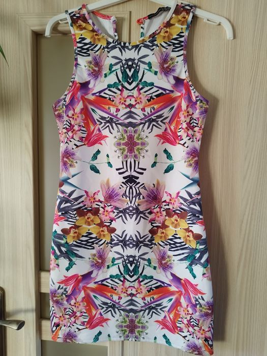 Śliczna sukienka. R.36/38.