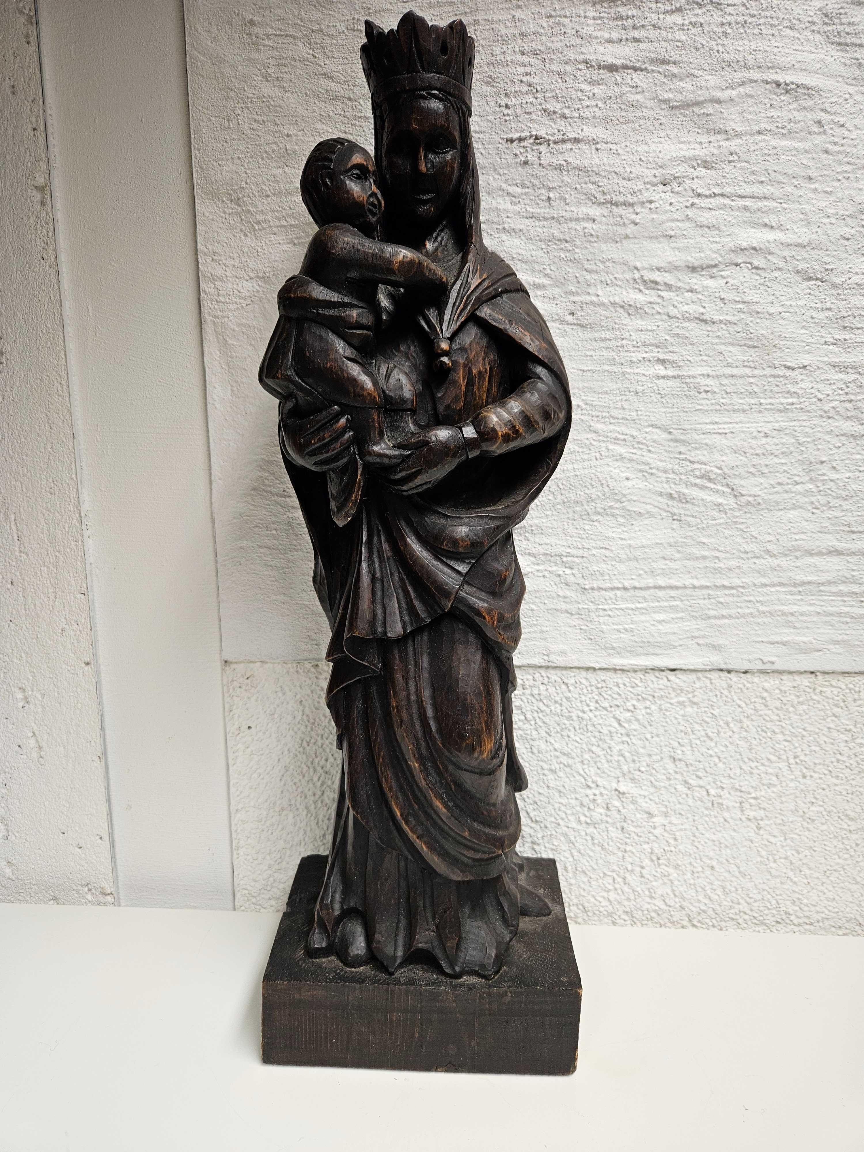 Zabytkowa ręcznie wykonana drewniana figurka Matki Boskiej z dzieciatk