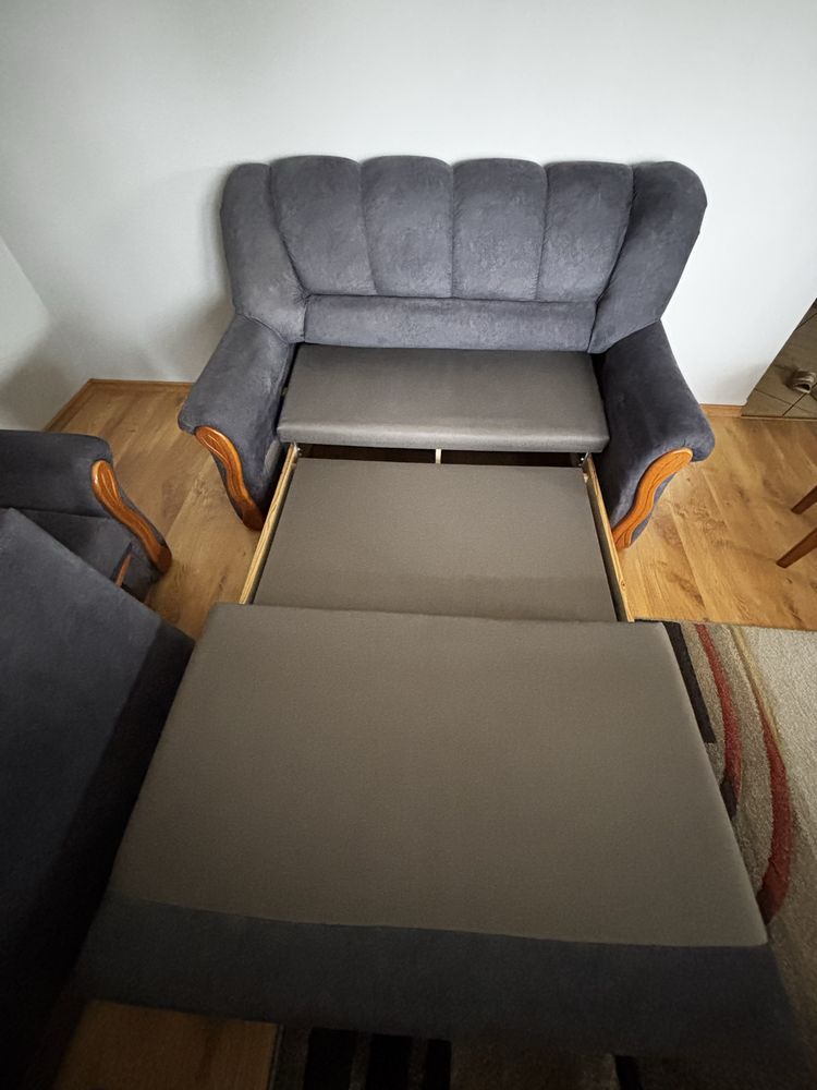 Dwie rozkładane sofy