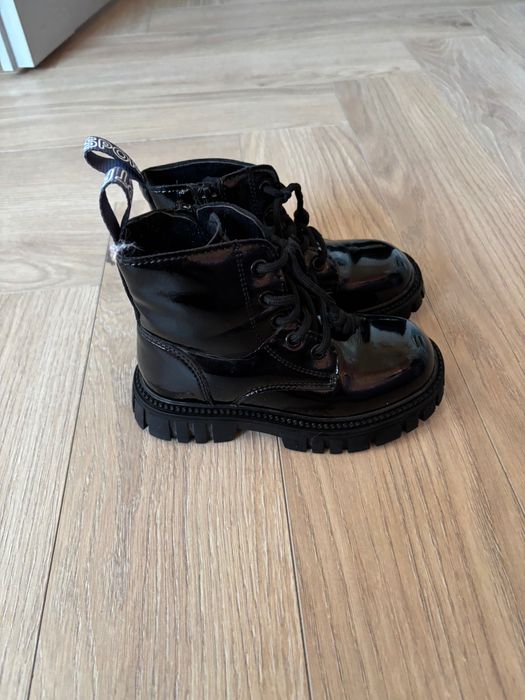 Buty lakierowane dla dziewczynki