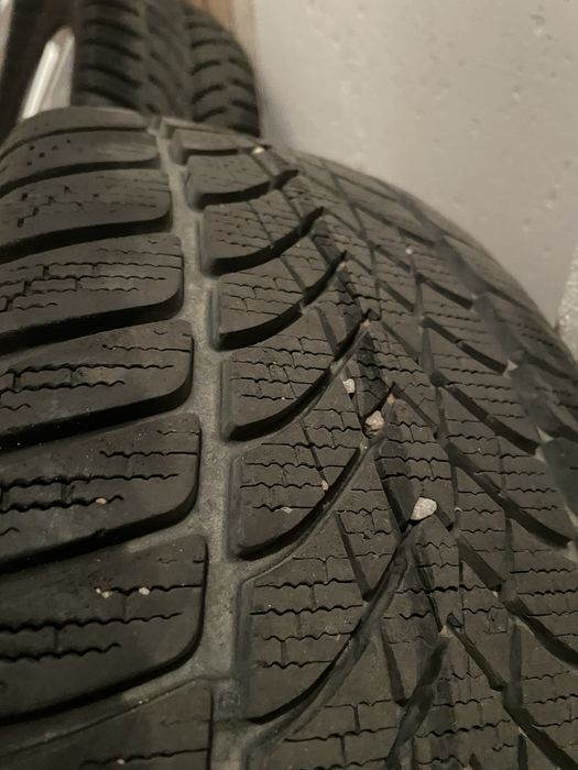 Zimowe opony DUNLOP 225/45 R17 - całe koła