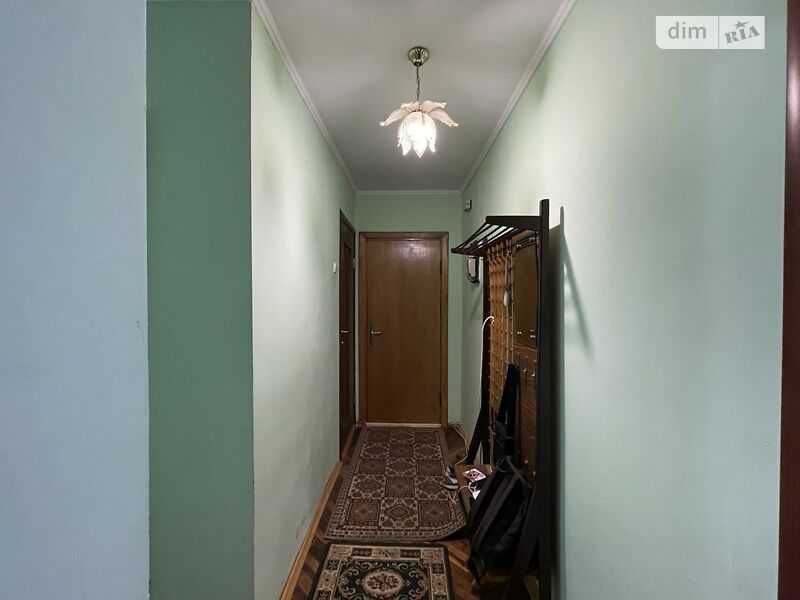 Продаж 2-кімнатної квартири з ремонтом, вулиця Вітовського / Зарицьких