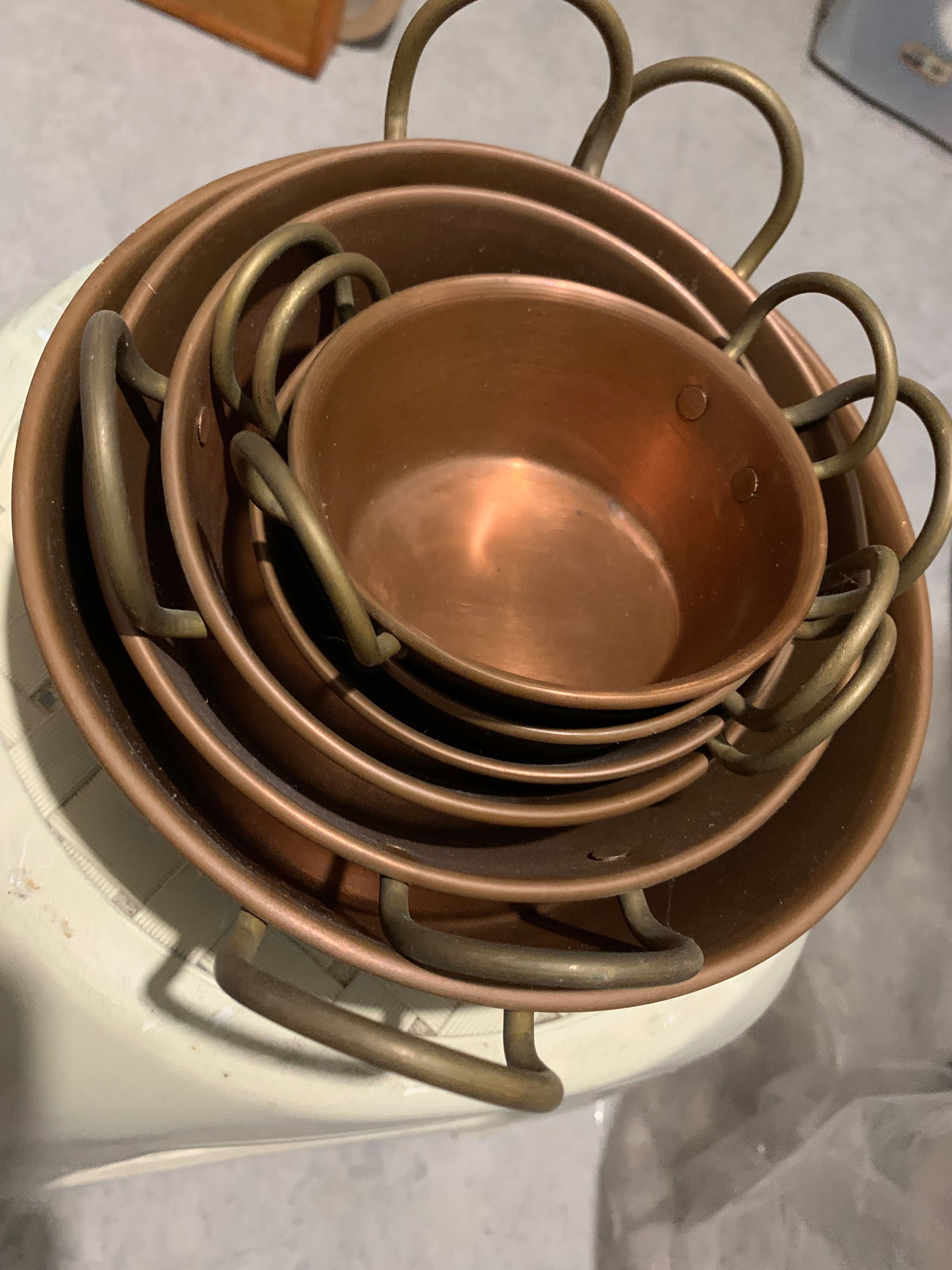 Conjunto de seis panelinhas em latão