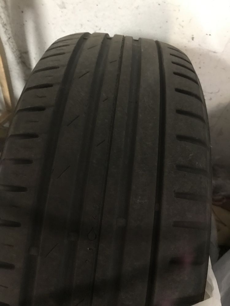 Opony całoroczne Nokian 235/50R19  5mm