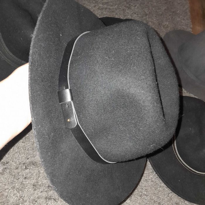 Капелюх шерсть, різні капелюхи чорного кол.,ц. 155 грн,перешлю олх