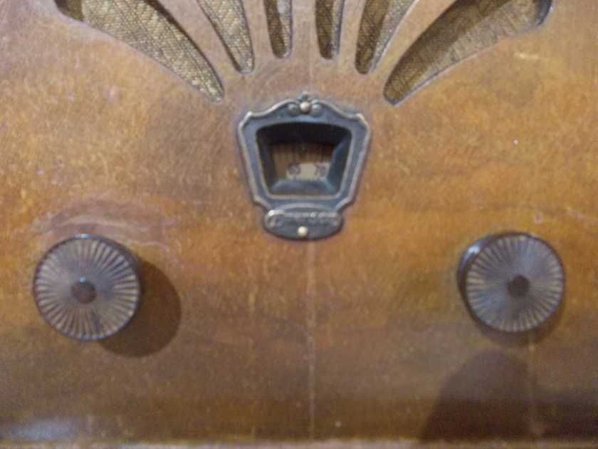 Zabytkowe przedwojenne radio EMERSON