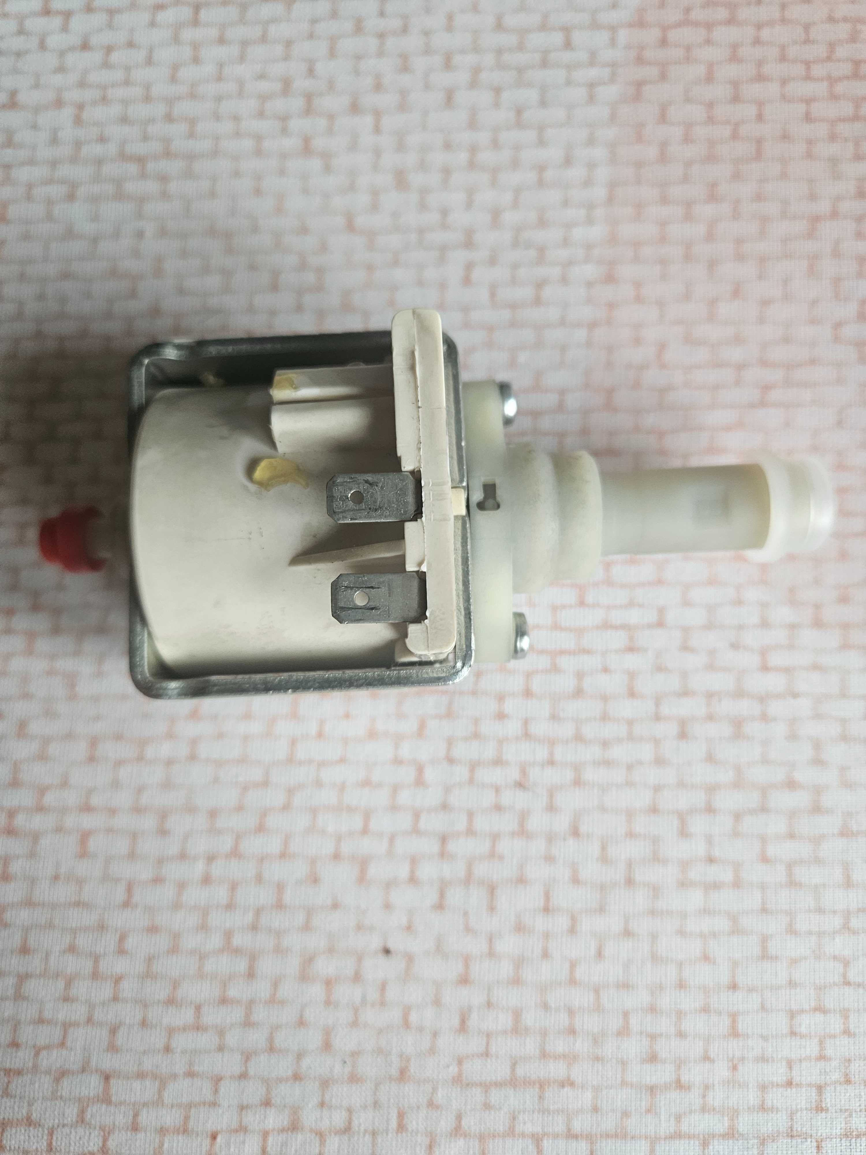 Pompa cisnieniowa, regulator/tłumik pulscji DeLonghi Magnifica S