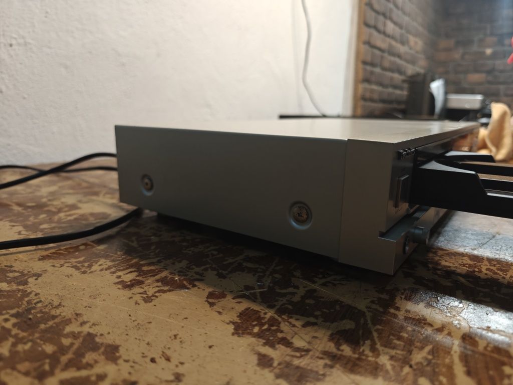 Odtwarzacz CD Technics SL-P220